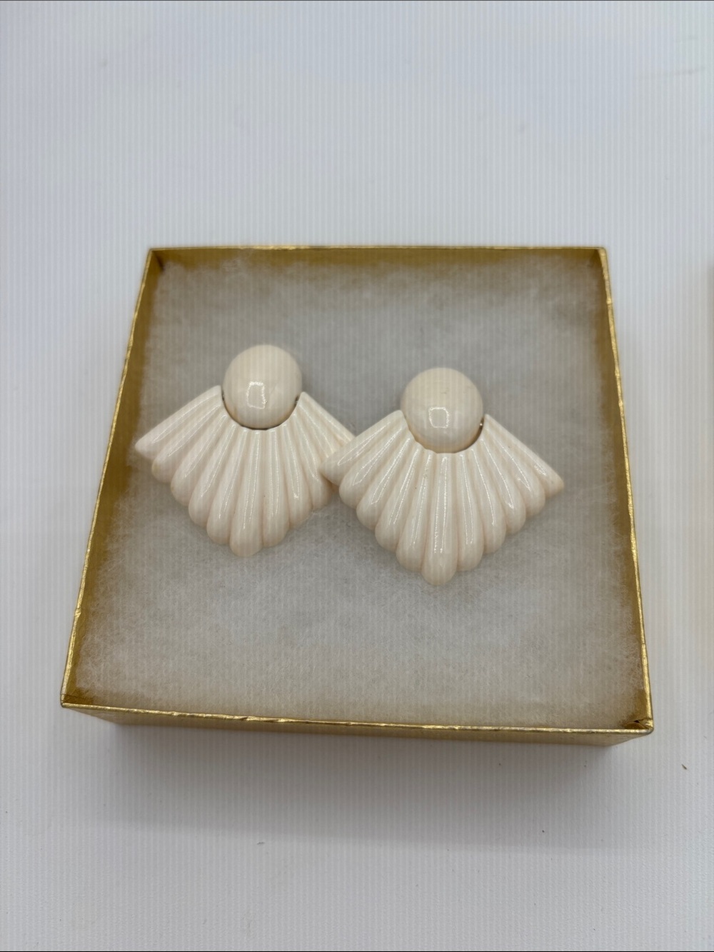 Vintage Cream Fan-Shaped Statement Earrings- Has movement!